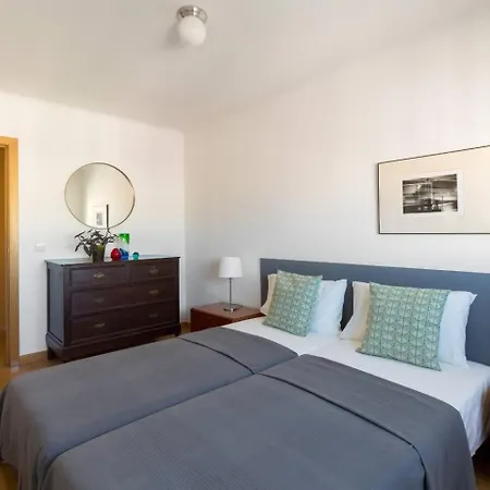 Ola - Penha De Franca * Lisboa